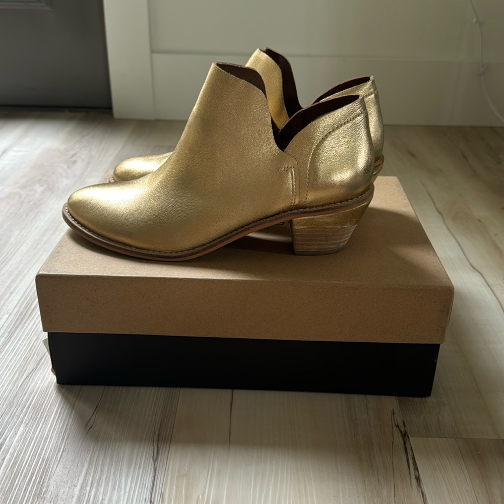 Kelsi Dagger Brooklyn Booties, Size 9